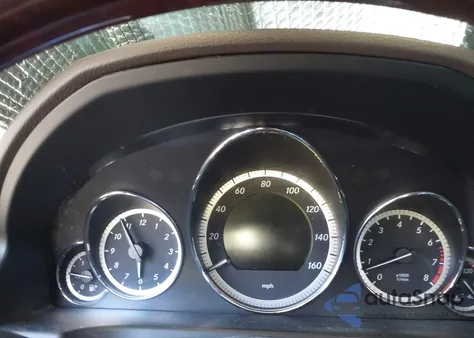 2010 Mercedes-Benz E 350 z USA, uszkodzony, nr VIN WDDKJ5GB8AF048019